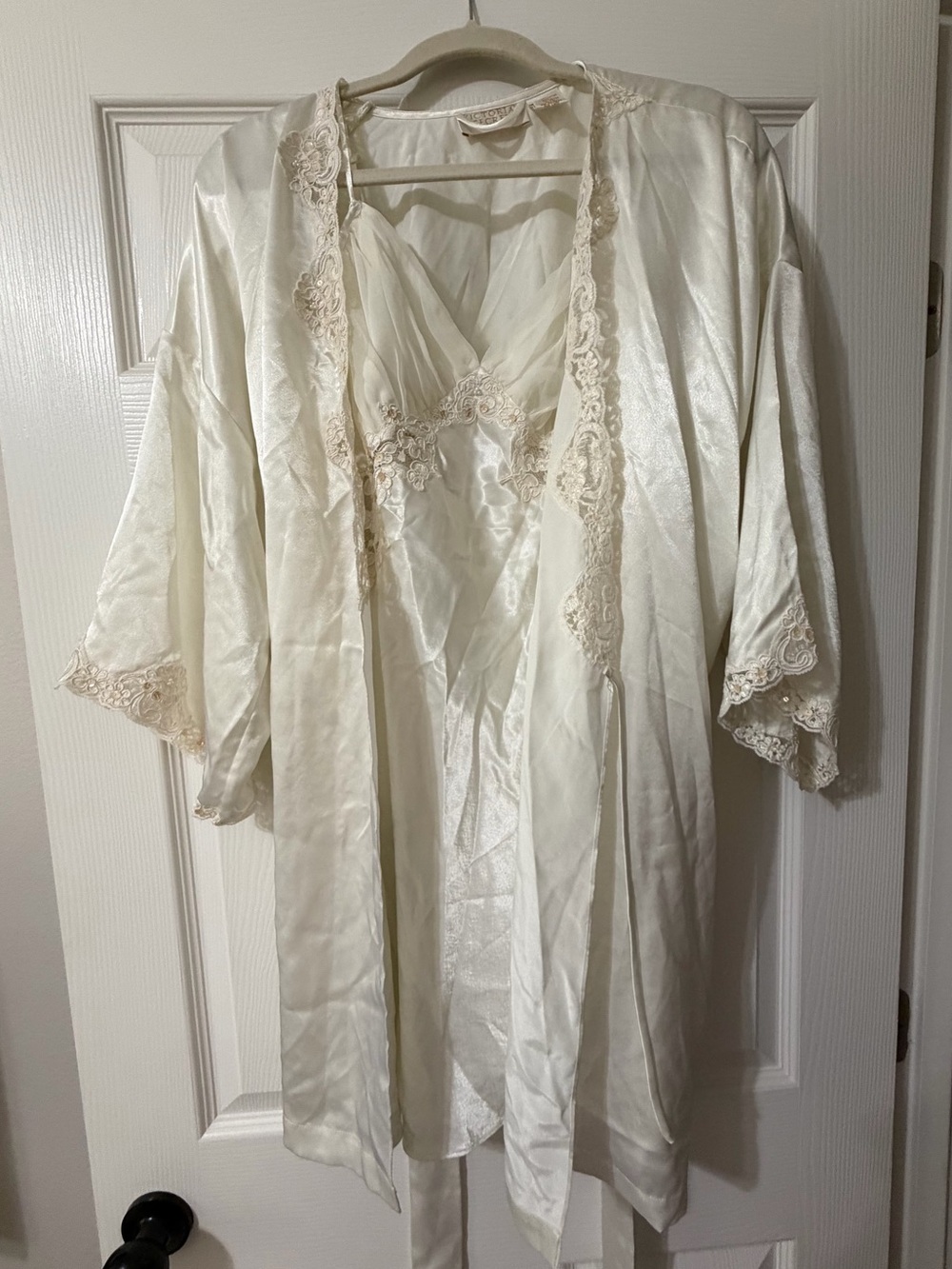 VINTAGE Victoria's Secret Cream Satin Lace-Trim Robe & Chemise
